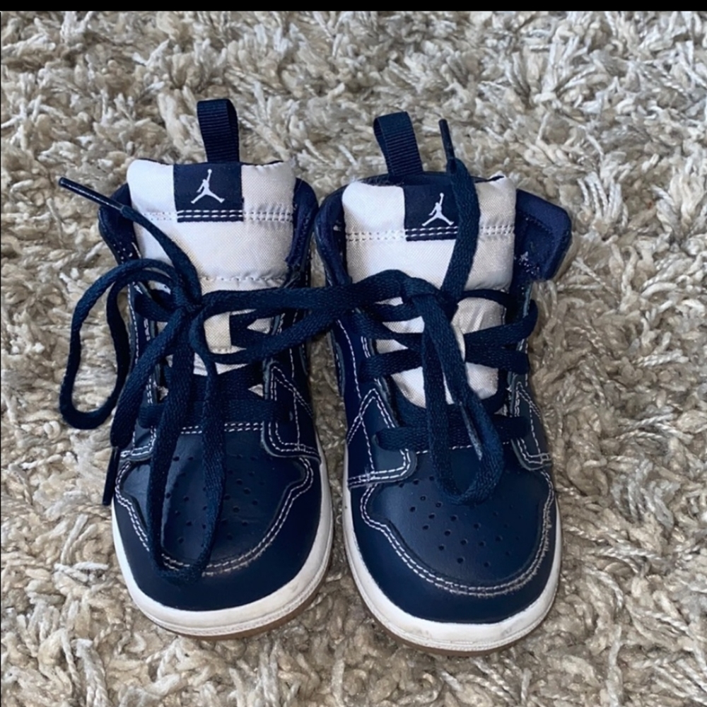 Like New Navy/white Jordan sneaker size 7c